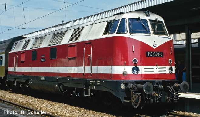 Diesel locomotive BR 118<br /><a href='images/pictures/Roco/Roco-73892.jpg' target='_blank'>Full size image</a>
